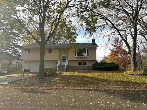 4863 Marick Ct, Cottage Grove, WI 53527