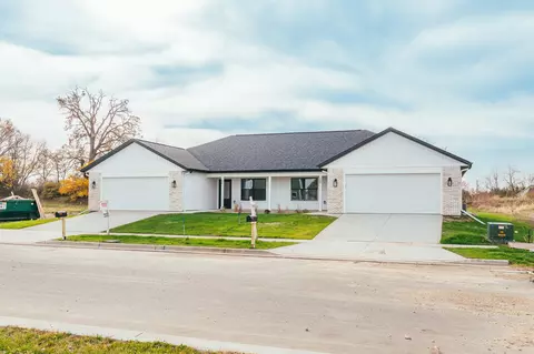 288 Santa Maria Dr, Arlington, WI 53911