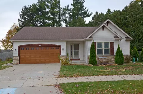 105 Green Ash Ln, Johnson Creek, WI 53038