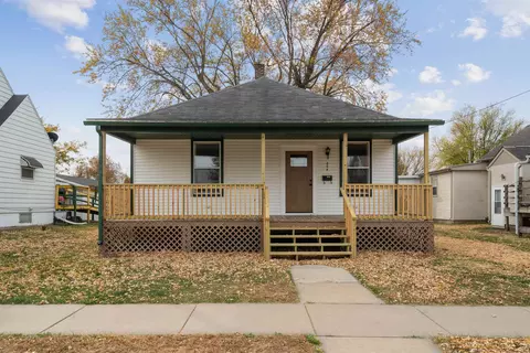 404 E Clay St, Cuba City, WI 53807