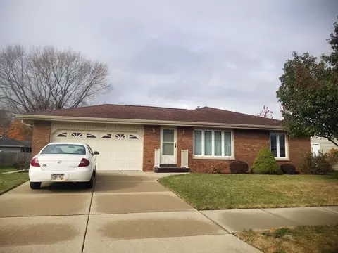 2204 S Oakhill Ave, Janesville, WI 53546