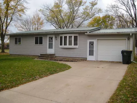 1427 S 15th St, Prairie Du Chien, WI 53821