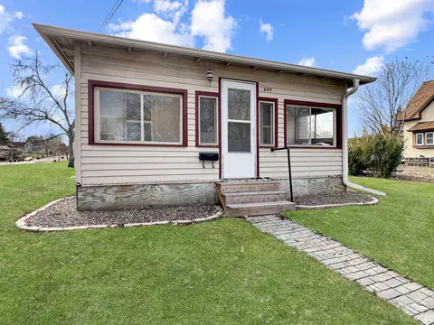 407 W 2nd St, Reedsburg, WI 53959
