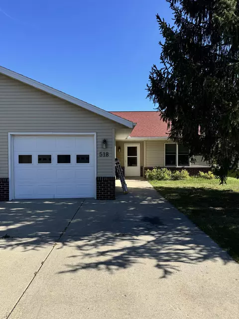 518 Golden Grove Dr #15, Evansville, WI 53536
