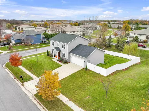 195 Brookstone Dr, Lake Mills, WI 53551