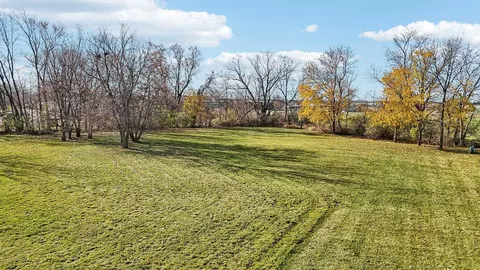 21 Pine Ridge Ct, Watertown, WI 53094