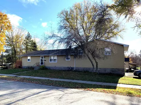 418 N Lewis St, Columbus, WI 53925