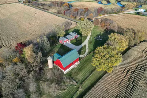 1525 Kaare Rd, Cambridge, WI 53523