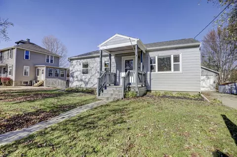 832 W Jefferson St, Stoughton, WI 53589