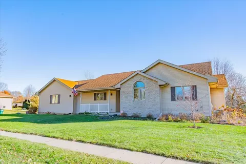 1026 Starlight Ln, Cottage Grove, WI 53527