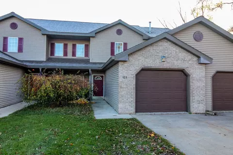 121 Waverly Dr, Cambridge, WI 53523