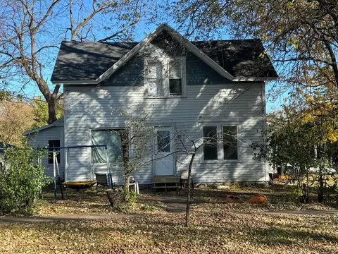 310 Oak St, Waupaca, WI 54981