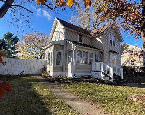 225 N Dewey Ave, Reedsburg, WI 53959