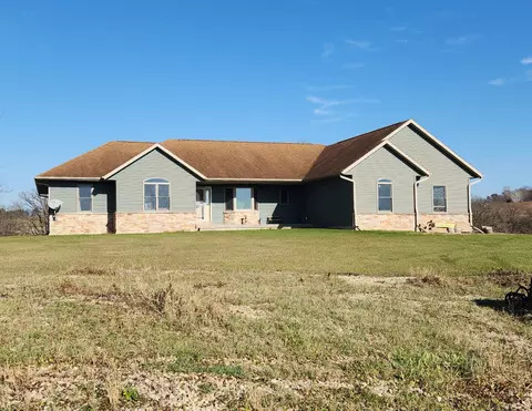 8720 W Moscow Rd, Blanchardville, WI 53516
