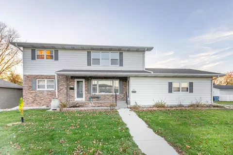 206 South St, Waunakee, WI 53597