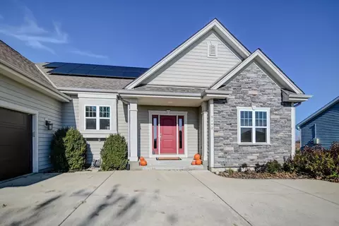 5192 Buttonbush Dr, Fitchburg, WI 53711