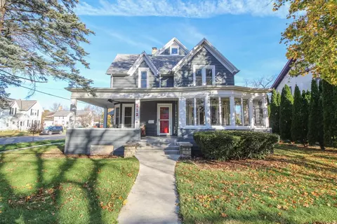 212 S 4th W St, Fort Atkinson, WI 53538