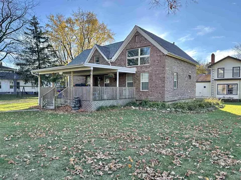 318 Pleasant St, Clinton, WI 53525