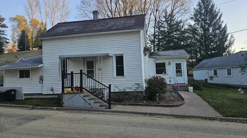 103 Cross St, Potosi, WI 53820