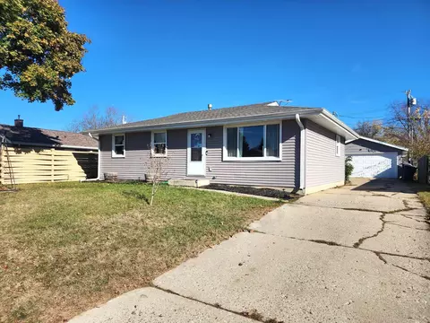 2121 Garden Dr, Janesville, WI 53546