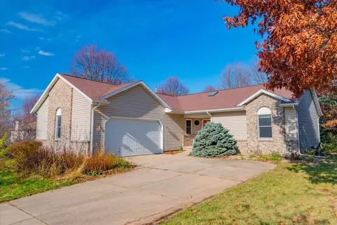 2 Clarendon Ct, Madison, WI 53704