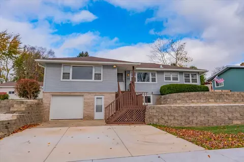 505 Prospect Rd, Waunakee, WI 53597