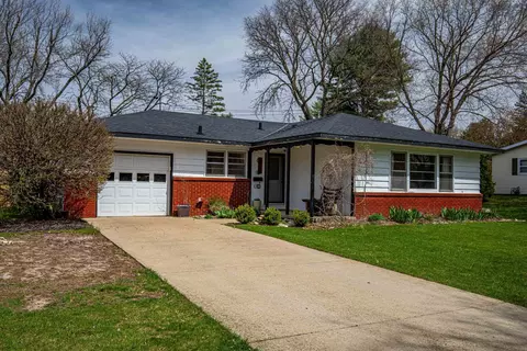 5826 Crabapple Ln, Madison, WI 53711