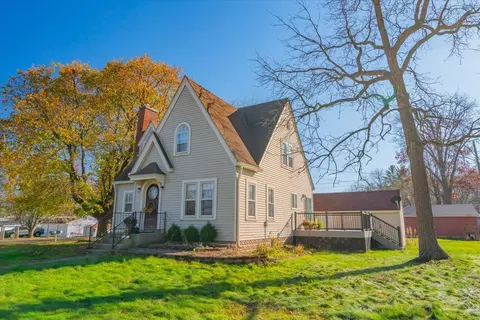 304 Division St, Rio, WI 53960
