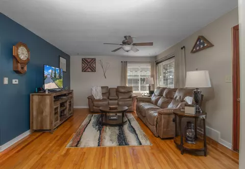 1007 Lawndale Dr, Beaver Dam, WI 53916