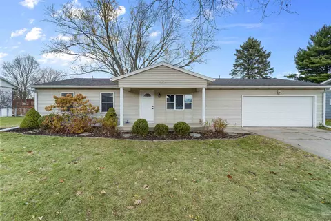 7010 Donna Dr, Middleton, WI 53562