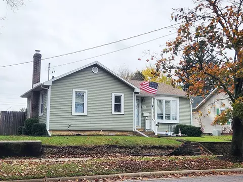 470 N Oakhill Ave, Janesville, WI 53548