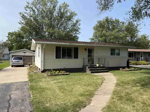 1850 Collins Dr, Richland Center, WI 53581
