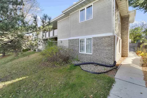 5571 Bantry Ln #2, Fitchburg, WI 53711