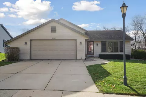 2737 Brighton Dr, Waukesha, WI 53188