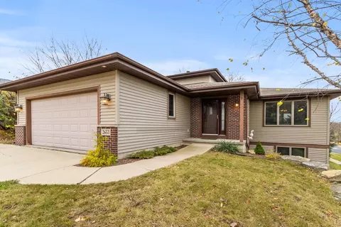 2653 Castle Rock Dr, Fitchburg, WI 53711