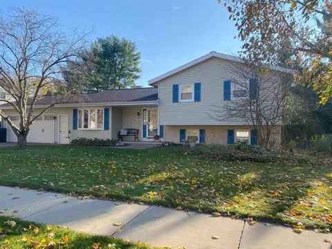 725 Pilgrim Trl, Sun Prairie, WI 53590