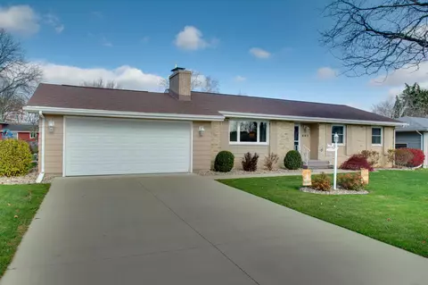 605 6th St, Waunakee, WI 53597