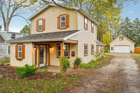 909 Mary St, Beaver Dam, WI 53916