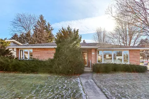 216 6th St, Waunakee, WI 53597