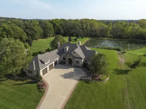 w5934 Apple Lane, Fort Atkinson, WI 53538