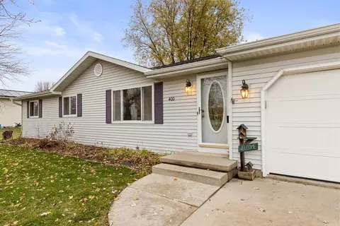 400 Park St, Poynette, WI 53955