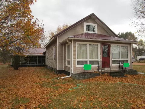 141 S Front St, Coloma, WI 54930