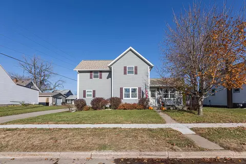 313 E Webster St, Cuba City, WI 53807