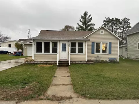 208 E Chestnut St, Pardeeville, WI 53954