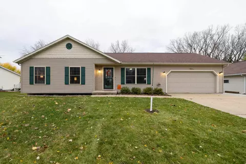1209 Victoria Cir, Baraboo, WI 53913