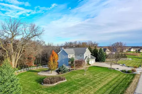 8707 N Stone Farm Rd, Edgerton, WI 53534