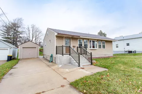 1913 6th St, Monroe, WI 53566