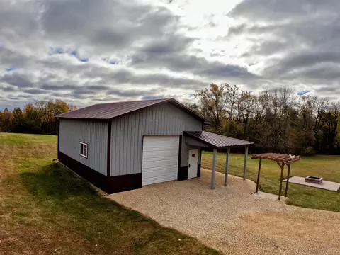 5074 Starlight Ln, Cassville, WI 53806