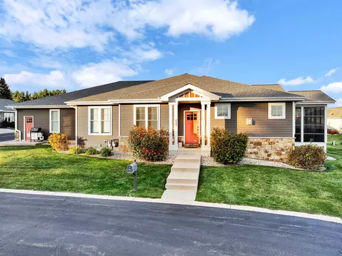 860 Whispering Pines Cir, Lake Mills, WI 53551