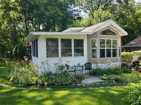 76 Pine Tree Ln, Edgerton, WI 53534